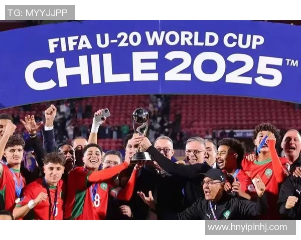 摩洛哥列队致敬阿根廷展现风度阿根廷全队留场见证冠军荣耀 摩洛哥列队致敬阿根廷展现风度阿根廷全队留场见证冠军荣耀